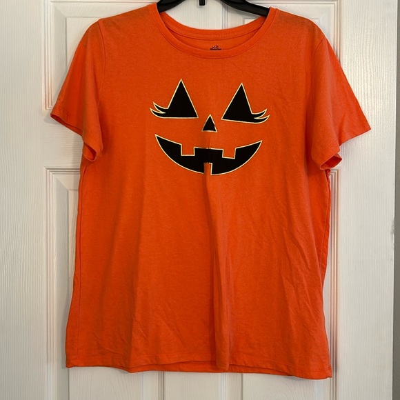 Way to Celebrate Halloween Women’s Short Sleeve Tee - Picture 1 of 2